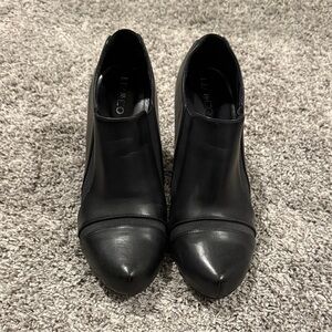 Liz & Co. Black Ankle Booties 8001